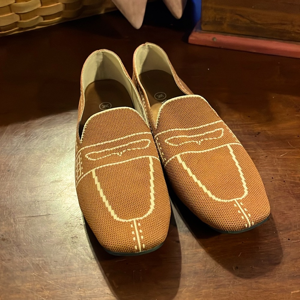 Vivaia size 10-10.5m printed loafer, soft burnt orange.